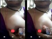Horny Bhabhi Showing Her Boob