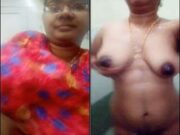 Horny Bhabhi Showing Her Boobs and Pussy