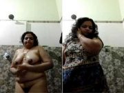 Horny Mallu Bhabhi Record Her Bathing Clips for Lover