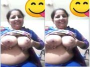 Sexy Paki Bhabhi Showing Her Big Boobs