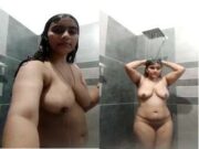 Desi Girl Record Her Bathing Video For Lover