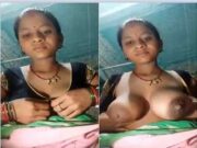 Desi Bhabhi Showing her Big Boobs and Pussy Fingerring