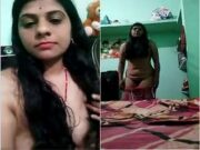 Sexy Desi Bhabhi Showing Her Boobs and Pussy