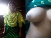 Desi Girl Showing Her Boobs and Pussy to Lover