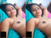 Super Hot Desi Bhabhi Showing Her Boobs on Video Call