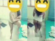 Sexy Desi Girl Showing Her Ass