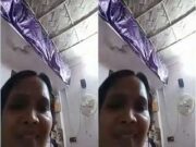 Desi Bhabhi Showing Her Pussy