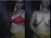 Desi Bhabhi Showing Her Boobs Part 2