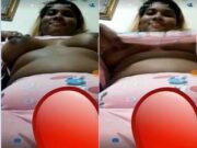 Desi Gf Showing Boobs to Lover
