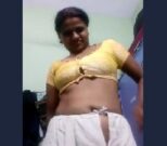 Desi aunty show her big boob and pussy