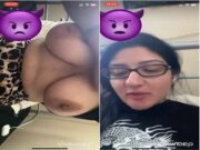 Today Exclusive- Sexy NRI Punjabi Girl Showing her Boobs