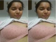 Mallu Bhabhi Showing Her Boobs