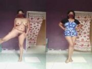 Horny Desi Girl Showing her Nude Body
