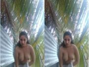 Cute Lankan Girl Showing Her Nude Body And OutDoor Bathing Part 4