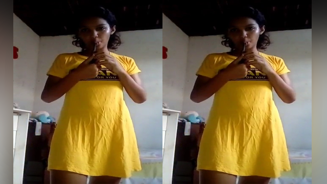 CUTE DESI GIRL PLAY WITH BRINJAL SEX