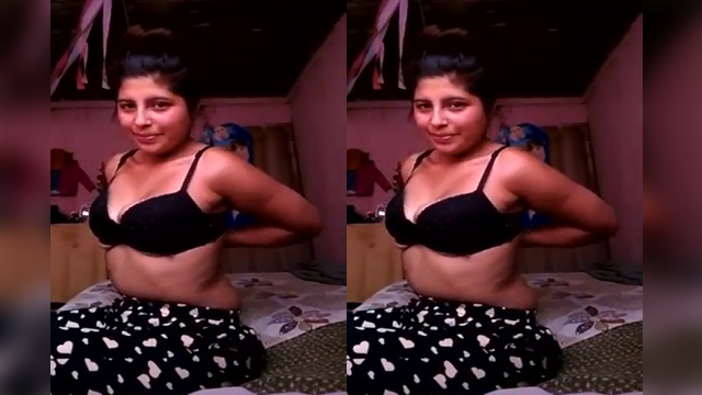 Desi Sexy Girl Fingering Pussy