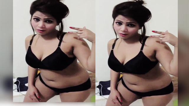 Indian Babe Hot Sexy Dance In Semi Nude