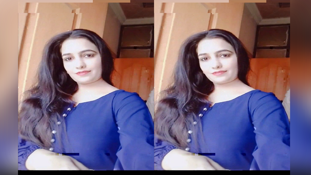 Beautiful pakistani girl showing boobs & Pussy