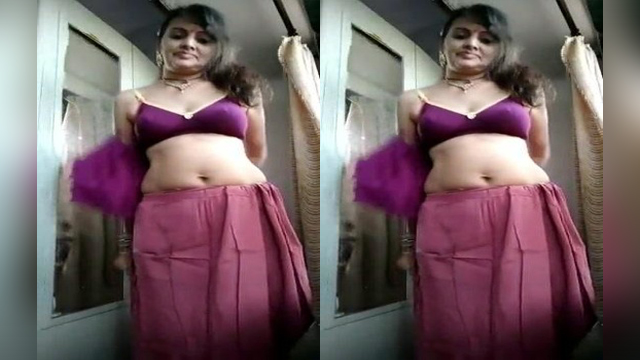Desi Aunty Saree Strip Show