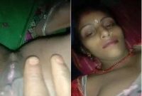 Today Exclusive – Sexy Bhabhi Fingering and Pressing Her Boobs