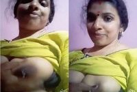 Today Exclusive – Mallu Bhabhi Shows Her Milky Boobs
