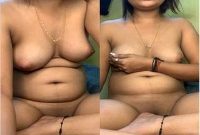 Today Exclusive – Sexy Bhabhi Shows Boobs