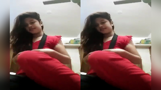 DESI CUTE GIRL SHOWING BOOBS N BIG ASS