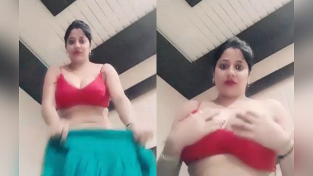 DESI BEAUTIFUL BHABHI SELFIE FOR LOVER