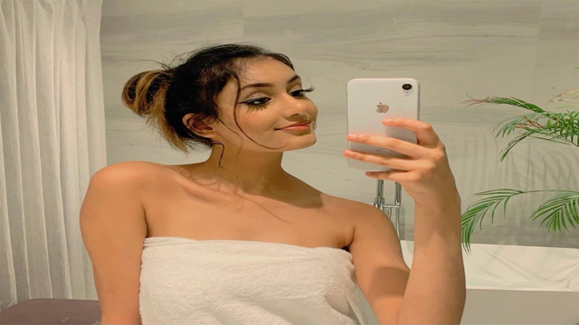 DESI INDIAN MODEL KAYLA KAPOOR ON VIDEOS