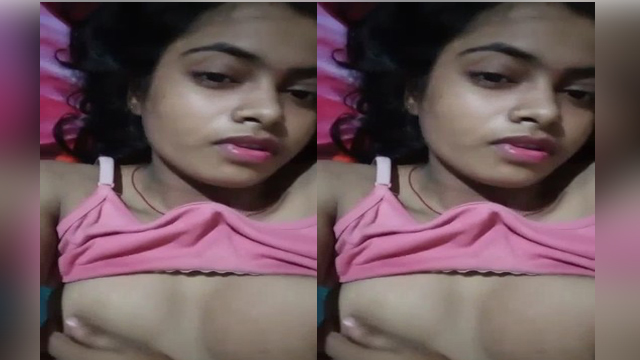 Desi Girl Shows her Boobs and Pussy