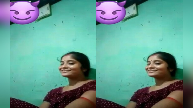 Desi Village Bhabhi Shows her Boobs Part2