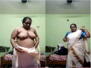 Today Exclusive –Mallu Bhabhi Shows her Boobs