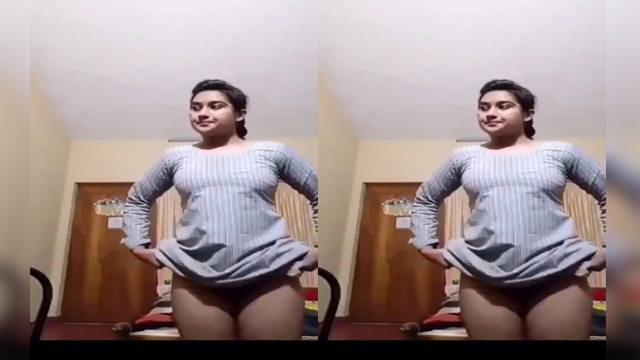 Desi girl Shows her Boobs and Pussy