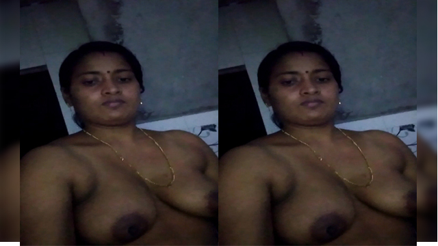 Beautiful bhabhi in bathroom, showing