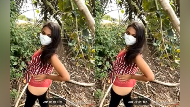 Desi Girl Showing Sexy ass in Live