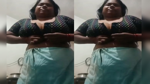Bhabhi Shows Her Big Boobs