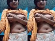 Today Exclusive – Desi Girl Record Her Boobs Video