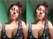 desixnxx2 – Sexy Lankan Girl Shows her Boobs