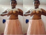 Today Exclusive – Desi Bhabhi Shows Nude Body and Bathing P