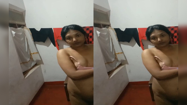 Sexy Mallu Bahbhi Shows Her Milky Boobs and Pussy Part3