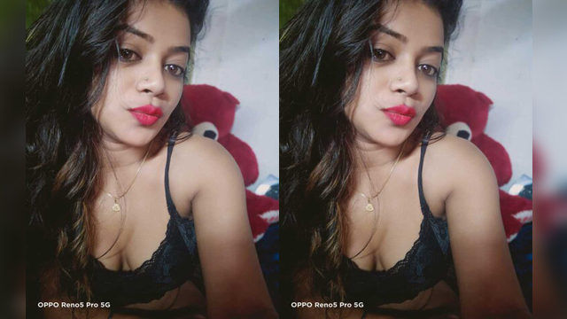 Sexy Desi Girl Shows Her Boobs Part2