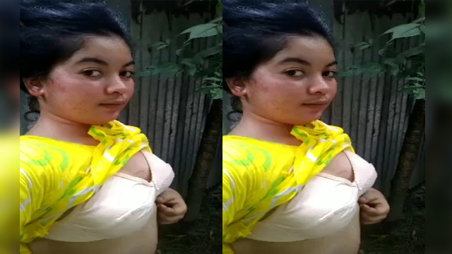 Bangladeshi Beautiful Village Girl Showing Boobs