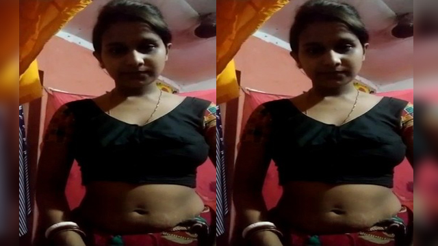 Sexy Bhabhi Strip her Saree and Showing Nude Body Part2