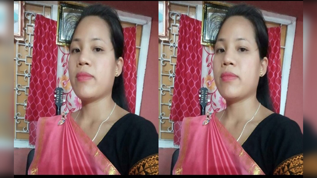 Guwahati Girl Shows her Boobs