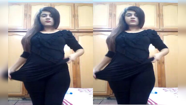 Cute Pakistani Girlfriend Showing Boobs and Pussy Wid Audio