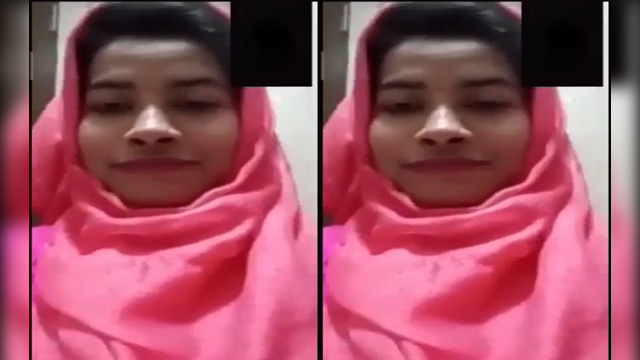 Bangladeshi Beautiful Girl Showing Pussy