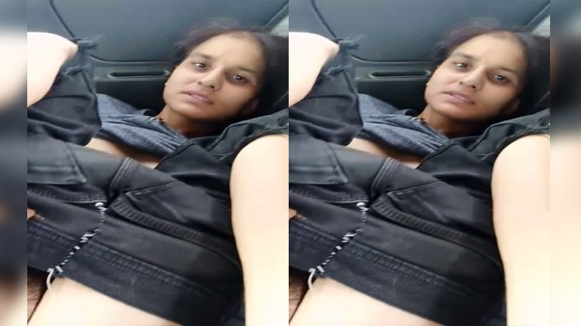 Desi lovers Fun In Car Showing Pussy and Boobs Press