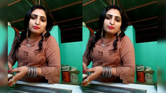 Beautiful bhabhi showing updates