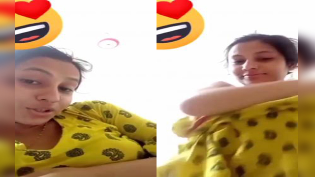 Bangladeshi Beautiful Cute Girl Showing boobs