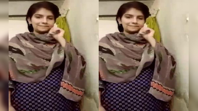 Beautiful Paki Girl Showing boobs